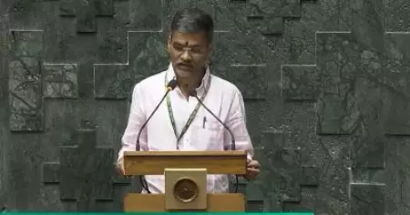 ഇംഗ്ലീഷ് അറിയില്ലെങ്കിൽ മത്സരിക്കേണ്ടെന്ന് ബി.ജെ.പി; സത്യപ്രതിജ്ഞ ഇംഗ്ലീഷിലാക്കി നിലേഷ് ലങ്കേയുടെ മധുരപ്രതികാരം