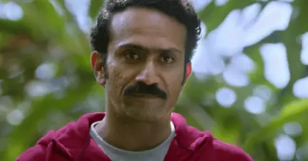ലിറ്റിൽ ഹാർട്ട്സിലെ ശാന്ത സ്വരൂപനായ ഷാരോണും ഷൈൻ ടോം ചാക്കോയെന്ന നടനും