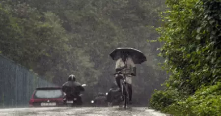 സംസ്ഥാനത്ത് ബുധനാഴ്ച വരെ മഴ തുടരും; 11 ജില്ലകളില്‍ ഇന്ന് വിദ്യാഭ്യാസ സ്ഥാപനങ്ങള്‍ക്ക് അവധി