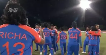 പാകിസ്ഥാനെ മലര്‍ത്തിയടിച്ച് ഇന്ത്യയ്ക്ക് തകര്‍പ്പന്‍ വിജയം!