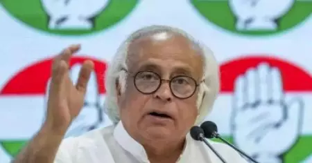 ചൈന പാകിസ്ഥാനെ പിന്തുണച്ച ഇന്ത്യയുടെ എതിരാളി; ചൈനീസ് മന്ത്രിയുടെ സന്ദര്‍ശനത്തില്‍ ജയറാം രമേശ്
