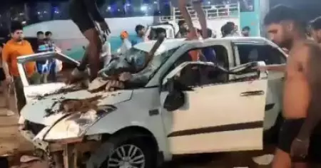യു.പിയിലും ഉത്തരാഖണ്ഡിലും അക്രമം അഴിച്ചുവിട്ട് കൻവാർ തീർത്ഥാടകർ; കാർ തല്ലിതകർത്തു