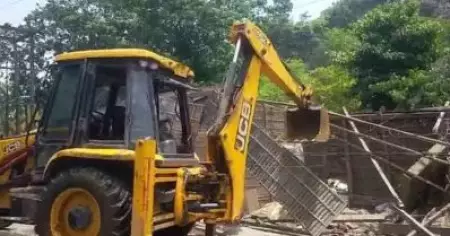 അനധികൃതമായി നിർമിച്ചതെന്ന് ആരോപണം; മുസ്‌ലിം വീടുകൾ മാത്രം ബുൾഡോസ് ചെയ്ത് അസം ഗവണ്മെന്റ്