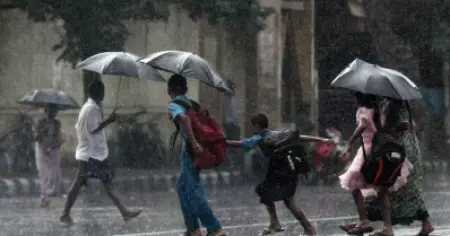 കനത്ത മഴ; അഞ്ച്‌ ജില്ലകളില്‍ നാളെ വിദ്യാഭ്യാസ സ്ഥാപനങ്ങള്‍ക്ക് അവധി