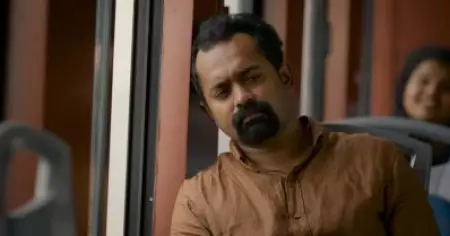 ഫ്‌ളാഷ്ബാക്ക് കാണിക്കുന്നില്ല, പക്ഷേ നിങ്ങടെ ഡയലോഗ് കരയിപ്പിച്ചു ബോസേ
