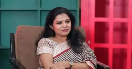 എല്ലാവരെയും പോലെ അച്ഛനും ആഗ്രഹമുണ്ട്, രണ്ടാംമൂഴം തിയേറ്ററിൽ കാണാം: അശ്വതി നായർ
