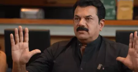കാരവാനിലെ ഒളിക്യാമറയും പൊതുവേദിയില്‍ ബ്ലൗസിനിടയില്‍ നോട്ട് തിരുകിവെക്കുന്ന സെലിബ്രിറ്റിയെന്ന മുകേഷിന്റെ നുണയും; വിമര്‍ശനം
