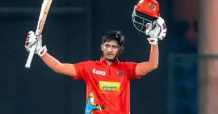 19 സിക്‌സറുമായി ക്യാപ്റ്റന്‍, ഒരു ഓവറില്‍ ആറ് സിക്‌സറുമായി ദേ ഇവനും; യുവരാജ് വാഴുന്ന ലിസ്റ്റില്‍ ചരിത്രത്തിലെ മൂന്നാമന്‍