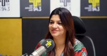 നമ്മുടെ ഏറ്റവും ബെസ്റ്റ് പെര്‍ഫോമന്‍സ് ഓരോ സീനിലും കിട്ടണമെന്ന് നിര്‍ബന്ധമുള്ള സംവിധായകനാണ് അയാള്‍: അപര്‍ണ ബാലമുരളി