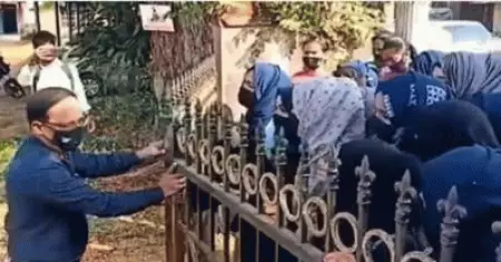 ഹിജാബ് ധരിക്കുന്നത് വിലക്കിയ അധ്യാപകന് മികച്ച അധ്യാപകനുള്ള അവാര്‍ഡ്; തടഞ്ഞ് കര്‍ണാടക സര്‍ക്കാര്‍