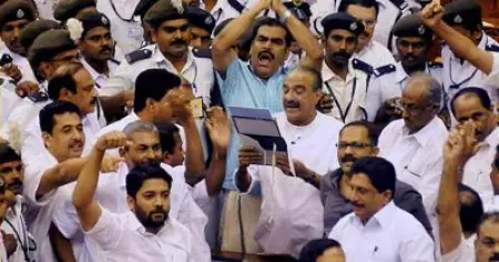 നിയമസഭാ കൈയാങ്കളി കേസ്; യു.ഡി.എഫ് എം.എല്‍.എമാര്‍ക്കെതിരായ കേസ് റദ്ദാക്കി