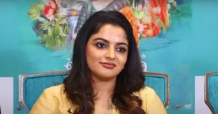 എന്റെ ഉള്ളില്‍ സ്‌നേഹം മാത്രമല്ല, രാഷ്ട്രീയവുമുണ്ട്; ഞങ്ങള്‍ പരസ്പരം കമ്മിയാണോ സംഘിയാണോ എന്ന് ചോദിക്കാറില്ല: നിഖില വിമല്‍