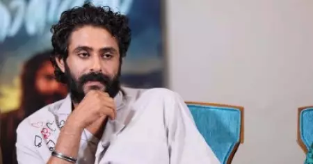 മഹാരാജാസിലെ ആ അടിയിൽ നിന്ന് ഓടി രക്ഷപെട്ടതുകൊണ്ടാണ് ഇപ്പോൾ സുന്ദരനായി ഇരിക്കുന്നത്: ആന്റണി വർഗീസ്