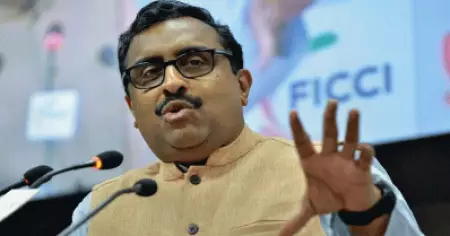 തെരഞ്ഞെടുപ്പിന് മുന്‍തീവ്രവാദികളെ കൂട്ടുപിടിക്കുന്നു; മെഹബൂബ മുഫ്തിക്കും ഫാറൂഖ് അബ്ദുള്ളയ്ക്കുമെതിരെ ബി.ജെ.പി നേതാവ്