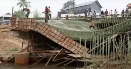 കൊല്ലത്ത് നിര്‍മാണത്തിലിരുന്ന പാലം തകര്‍ന്ന് വീണ് അപകടം