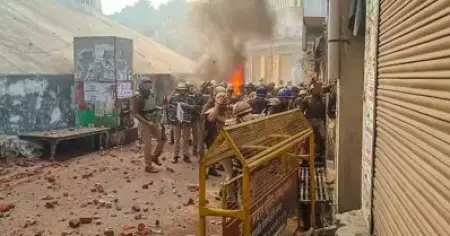 സംഭാല്‍ മസ്ജിദ് സര്‍വെക്കിടെ അഞ്ച് പേര്‍ കൊല്ലപ്പെട്ട സംഭവം; യു.പി ഭവനിലേക്ക് മാര്‍ച്ച് നടത്തിയ ജെ.എന്‍.യു വിദ്യാര്‍ത്ഥികള്‍ക്ക് ക്രൂരമര്‍ദനം