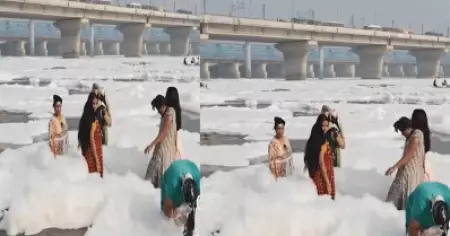 ഷാംപൂവല്ല, വിഷപ്പതയാണ്; യമുനയിലെ വിഷത്തില്‍ കുളിക്കുന്ന സ്ത്രീയുടെ വീഡിയോ ചര്‍ച്ചയാവുന്നു