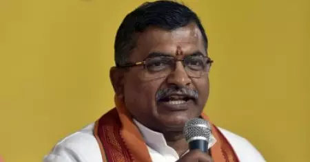 അയോധ്യ, മഥുര, കാശി ഹിന്ദുക്കൾക്ക് വിട്ട് നൽകാത്തതിനാലാണ് മുസ്‌ലിം പള്ളികൾക്ക് മേലുള്ള അവകാശവാദം വർധിക്കുന്നത്: വി.എച്ച്.പി