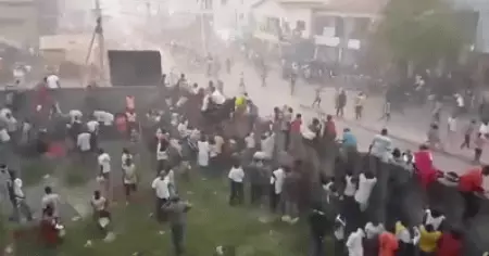 ഗിനിയയില്‍ ഫുട്‌ബോള്‍ മത്സരത്തിനിടെ ആരാധകര്‍ തമ്മിലുണ്ടായ സംഘര്‍ഷത്തില്‍ നൂറിലേറെപേര്‍ക്ക് ദാരുണാന്ത്യം