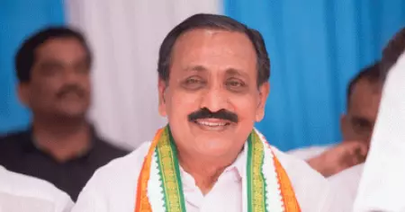 മാടായി കോളേജ് നിയമന വിവാദം; തെരുവില്‍ തമ്മിലടിച്ച് കോണ്‍ഗ്രസ് പ്രവര്‍ത്തകര്‍