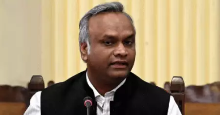 കേന്ദ്രം വാദിക്കുന്നത് വികസിത് ഗുജറാത്തിന് വേണ്ടി മാത്രം; ദക്ഷിണേന്ത്യന്‍ സംസ്ഥാനങ്ങളെ തഴയുന്നതിന്റെ തെളിവ്: രേവന്ത് റെഡ്ഡിയുടെ യു.എസ് യാത്രാനുമതി നിഷേധിച്ചതില്‍ പ്രിയങ്ക് ഖാര്‍ഗെ