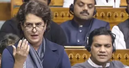 സുരക്ഷാ കവചമായ   ഭരണഘടനയെ തകർക്കാനാണ് പത്ത് വർഷമായി   സർക്കാർ ശ്രമിക്കുന്നത്: ലോക്സഭയിൽ പ്രിയങ്ക ഗാന്ധി