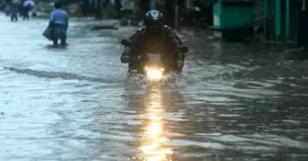 ഫെംഗല്‍ ചുഴലിക്കാറ്റ് തീരം തൊട്ടു; ചെന്നൈയില്‍ നാല് മരണം, വരും മണിക്കൂറില്‍ ശക്തമായ മഴക്ക് സാധ്യത