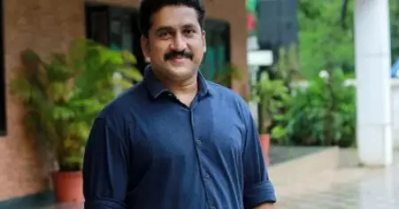 കെ.എസ്.ആര്‍.ടി.സിയെങ്കിലും അമിതവേഗത കുറയ്ക്കണം; മുഖ്യമന്ത്രിക്ക് തുറന്ന കത്തുമായി സന്തോഷ് കീഴാറ്റൂര്‍