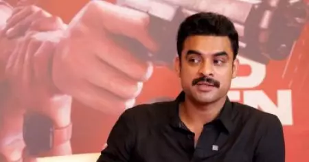 നിത്യയൗവനം എന്നൊക്കെ പറയുന്നതുപോലെയാണ് ആ നടിയെക്കാണുമ്പോള്‍ തോന്നുന്നത്: ടൊവിനോ തോമസ്