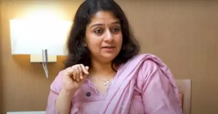 ലിസി മാഡം അദ്ദേഹത്തിന്റെ നെറ്റിയില്‍ ചുംബിക്കുന്നത് കണ്ട് ഞാനും ചെയ്തു; അന്ന് എല്ലാവരും കയ്യടിച്ചു: അമ്പിളി 