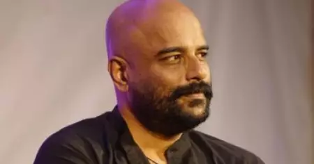 സെന്‍സര്‍ഷിപ്പും ആള്‍കൂട്ടകൊലപാതകവും; ചര്‍ച്ചയായി മുരളി ഗോപിയുടെ പുതിയ പോസ്റ്റ്