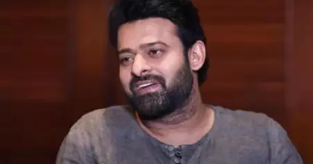 ആ നടിയെ തൊടാൻപോലും എനിക്ക് മടിയായിരുന്നു, അതിൽ നിന്ന് പുറത്തുകടക്കാൻ പറഞ്ഞത് സംവിധായകനാണ്: പ്രഭാസ്