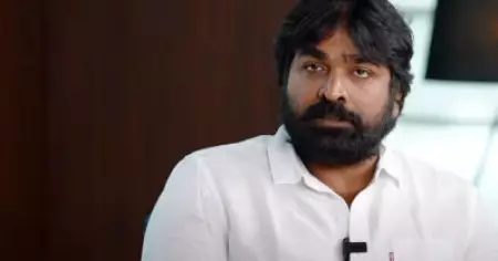 ആ നടന്‍ എന്നെ വീട്ടിലേക്ക് വിളിച്ച് വരുത്തി രണ്ട് മൂന്ന് മണിക്കൂര്‍ നിര്‍ത്താതെ കളിയാക്കും: വിജയ് സേതുപതി
