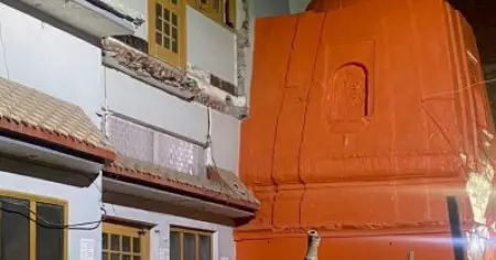 വീടിനടുത്ത് നൂറ്റാണ്ടുകൾ പഴക്കമുള്ള ക്ഷേത്രം കണ്ടെത്തി; മുസ്‌ലിം കുടുംബത്തോട് വീടൊഴിയാൻ  സമ്മർദം ചെലുത്തി സർക്കാർ