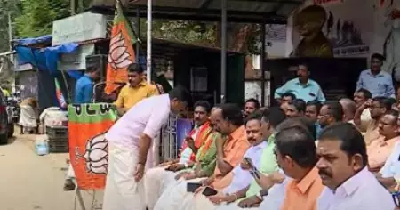 തുഷാര്‍ ഗാന്ധിയെ തടഞ്ഞുവെച്ച സംഘപരിവാര്‍ പ്രവര്‍ത്തകരെ ആദരിച്ച് ബി.ജെ.പി