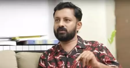 എത്ര കഴുകിയാലും പോകാത്ത അരിയിലെ കല്ല് പോലെ സമൂഹത്തില്‍ ജാതിയുണ്ട്, അത് കഴുകിക്കളയണം, പുതിയ കുട്ടികളിലാണ് പ്രതീക്ഷ: ബി.കെ. ഹരിനാരായണന്‍
