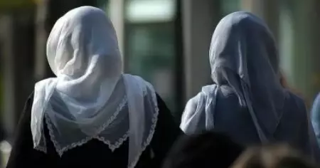 മുസ്‌ലിം യുവതിയുടെ ഹിജാബിന് തീയിടാൻ ശ്രമിച്ചു; കനേഡിയൻ പൗര അറസ്റ്റിൽ