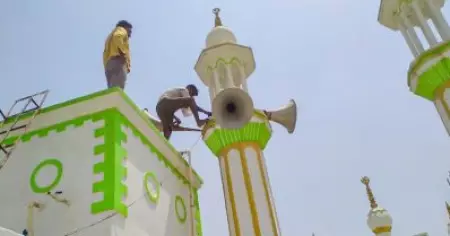 ശബ്ദമലിനീകരണം ആരോപിച്ച് സംഭലില്‍ പള്ളിയുടെ ഉച്ചഭാഷിണി അഴിച്ചുമാറ്റി യു.പി പൊലീസ്