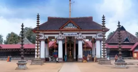 വൈക്കം ക്ഷേത്രത്തിലെ ജാതി തിരിച്ചുള്ള വിളക്കെടുപ്പ് ഒഴിവാക്കി ദേവസ്വം ബോര്‍ഡ്; ഇനി എല്ലാ ഭക്തര്‍ക്കും വിളക്കെടുക്കാം