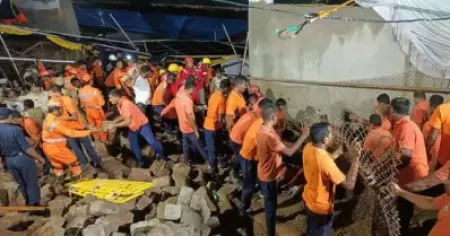 ആന്ധ്രാപ്രദേശില്‍ ക്ഷേത്രമതില്‍ ഇടിഞ്ഞുവീണ് എട്ട് മരണം; അപകടം കനത്ത മഴയിലെന്ന് നിഗമനം