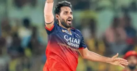 ഭുവിയുടെ തീയുണ്ടയില്‍ പിറന്നത് ഇരട്ട റെക്കോഡ്; ഒന്നില്‍ ചൗളയെ വെട്ടിയപ്പോള്‍ മറ്റൊന്നില്‍ ഒന്നാമന്‍!