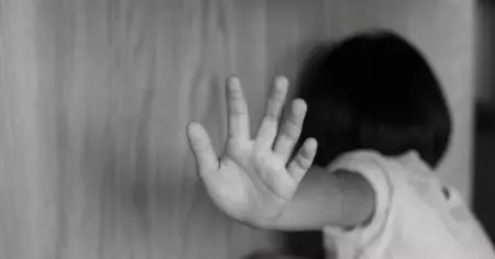 നാല് വര്‍ഷത്തിനിടെ ഇരുപതിലധികം ആണ്‍കുട്ടികളെ പീഡിപ്പിച്ചു; മൊബൈലില്‍ ഇരുനൂറിലേറെ ദൃശ്യങ്ങള്‍; മഹാരാഷ്ട്രയില്‍ 22കാരന്‍ അറസ്റ്റില്‍