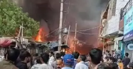 ദല്‍ഹിയില്‍ വന്‍ തീപ്പിടുത്തം; രണ്ട് കുട്ടികള്‍ വെന്തുമരിച്ചു