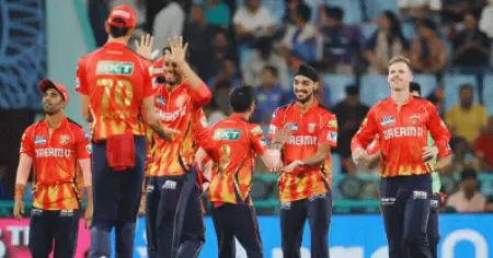 ബുംറയേയും ഭുവനേശ്വറിനേയും മറികടന്ന് പഞ്ചാബിന്റെ ചീറ്റപ്പുലി; പവര്‍പ്ലെ സ്‌ട്രൈക്കില്‍ വെടിച്ചില്ല് റെക്കോഡ് തൂക്കിയിട്ടുണ്ട്...