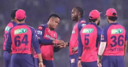 ചിന്നസ്വാമിയില്‍ ഫിഫ്റ്റിയടിച്ച് ബെംഗളൂരു, രാജസ്ഥാന് നാണംകെട്ട റെക്കോഡും!