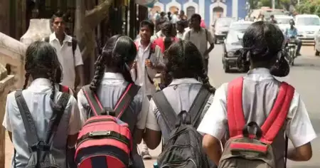 ലിപ്സ്റ്റിക്കും മൊബൈലും വേണ്ട; അധ്യാപകര്‍ക്ക് ബാഗ് പരിശോധിക്കാനും തലമുടിവെട്ടിക്കാനും അനുമതി നല്‍കി ബാലാവകാശ കമ്മീഷന്‍