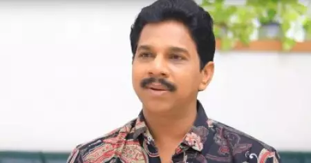 മുണ്ടുടുത്താല്‍ നമ്മളൊക്കെ ഇവര്‍ക്ക് കള്ളന്മാരാണെന്ന് പറഞ്ഞ് അന്ന് ആ നടന്‍ ഒരുപാട് ദേഷ്യപ്പെട്ടു: വിനോദ് കോവൂര്‍