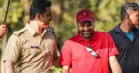എന്തും ചെയ്യാൻ റെഡിയായി നിൽക്കുന്ന ആക്ടറായിട്ടാണ് എനിക്ക് ടൊവിനോയെ തോന്നിയിട്ടുള്ളത്: അനുരാജ് മനോഹർ