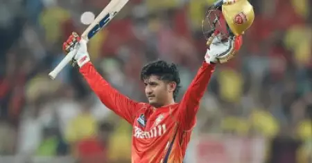 അഭിഷേകിനെ വെട്ടിക്കൂട്ടി പഞ്ചാബിന്റെ വെടിക്കെട്ടുകാരന്‍; കിങ്‌സിന്റെ പടയോട്ടത്തില്‍ പ്രിയാന്‍ഷ് ഒന്നാമന്‍!