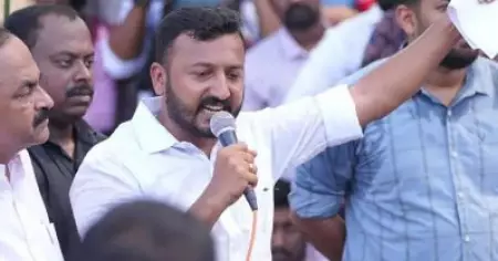വയനാട് ദുരന്തബാധിതര്‍ക്ക് വീട് വെച്ച്‌ നല്‍കാമെന്ന് വാഗ്ദാനം നല്‍കി കബളിപ്പിച്ചു; രാഹുല്‍ മാങ്കൂട്ടത്തിലടക്കം എട്ട് യൂത്ത് കോണ്‍ഗ്രസ് നേതാക്കള്‍ക്കെതിരെ പരാതി
